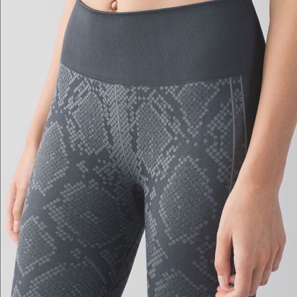 Lululemon Snake Print Ebb To Street Leggings Athleisure Athletic Gym Workout - Picture 4 of 15
